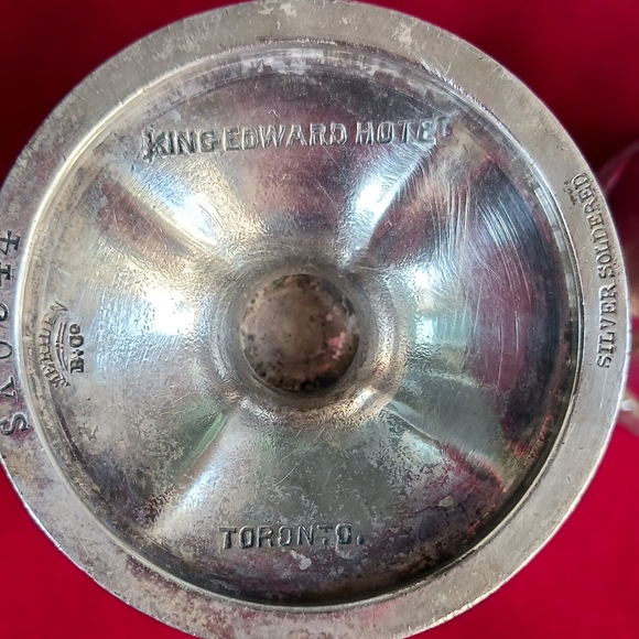 Vintage pair of egg cups, marked Meriden Britannia Company, silver soldered - Picture 5 of 7